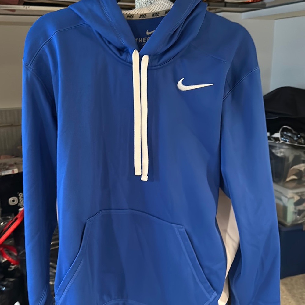 Nike therma fit sweatshirt with hood and front pouch size large